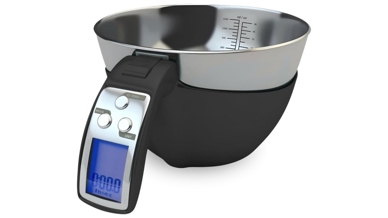 Stainless steel bowl inserted in a black base with a digital handle