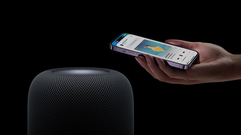 iPhone near HomePod