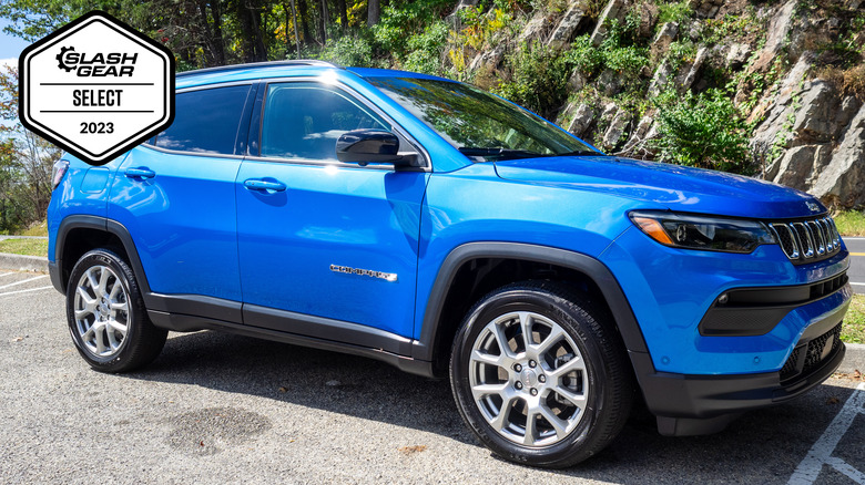 2023 Jeep Compass Latitude Lux side profile