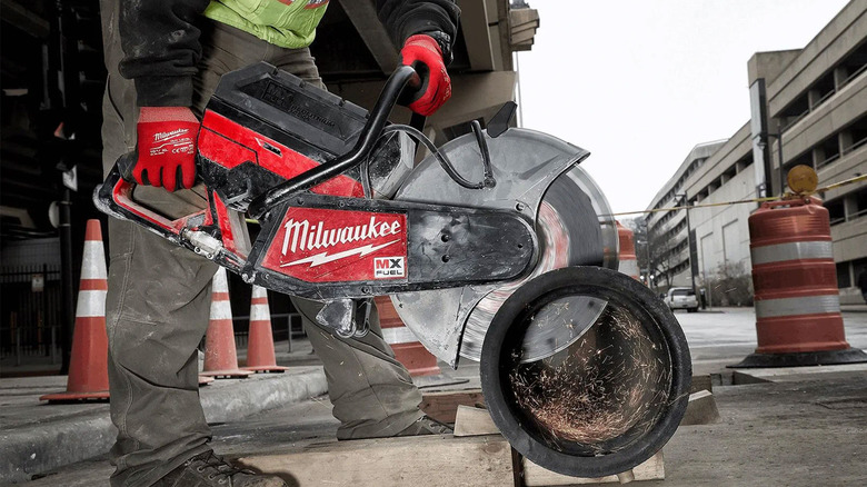 Milwaukee MX FUEL power saw cutting through a pipe