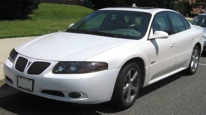 white 2005 pontiac bonneville gxp