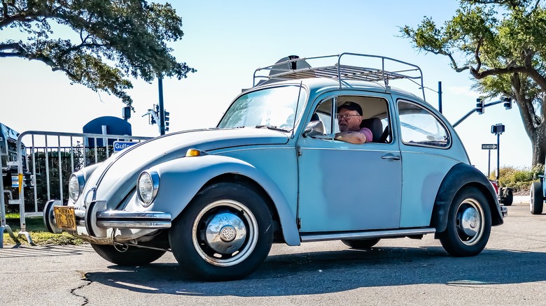 1971 Volkswagen Super Beetle at a car show