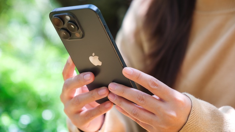 woman holding iphone 15 pro max