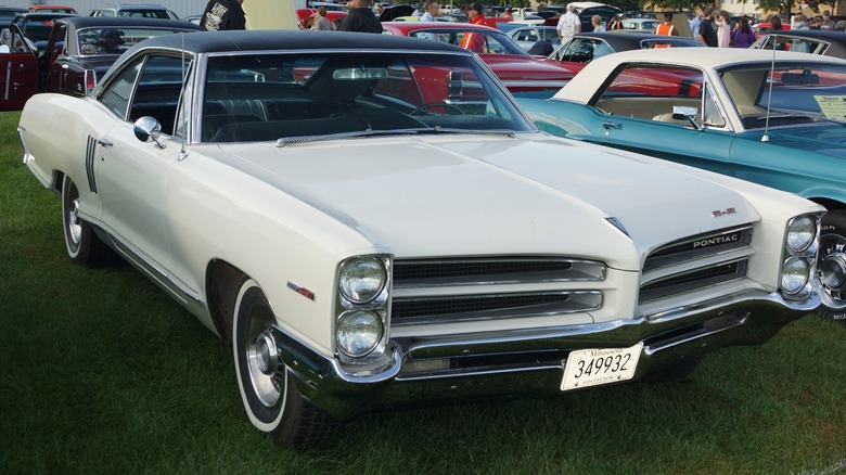 White Pontiac 2+2 coupe