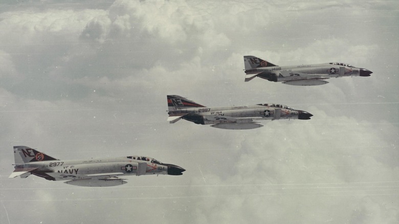 3 navy fighter jets in formation