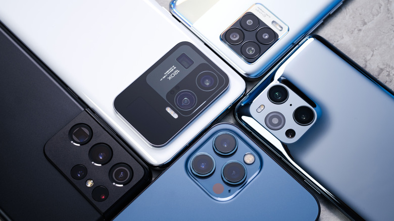 Flagship smartphones photographed together