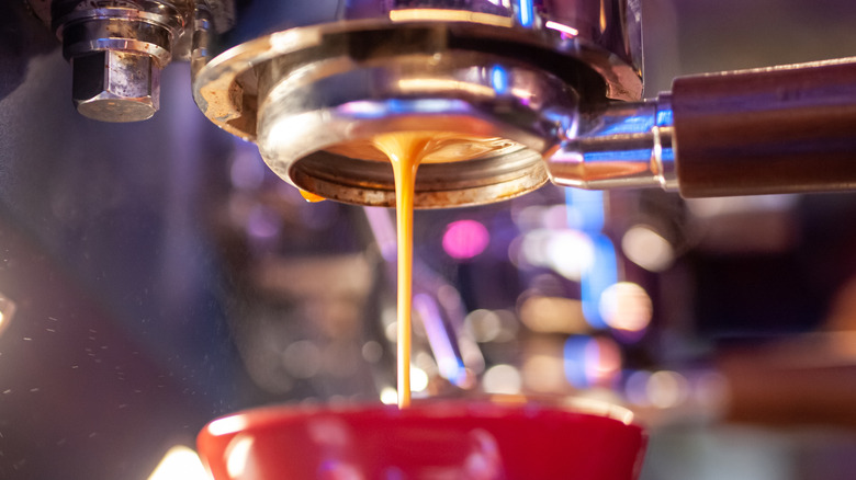 Espresso extraction with a naked portafilter