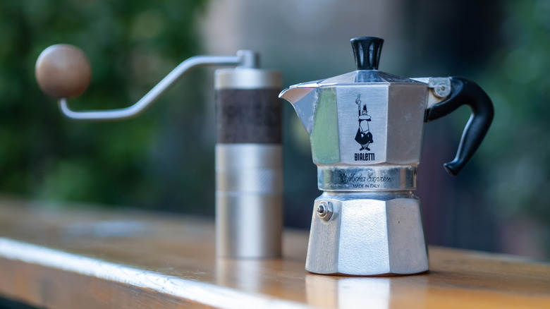 Bialetti Moka Pot and 1Zpresso Q2 heptagonal next to each other