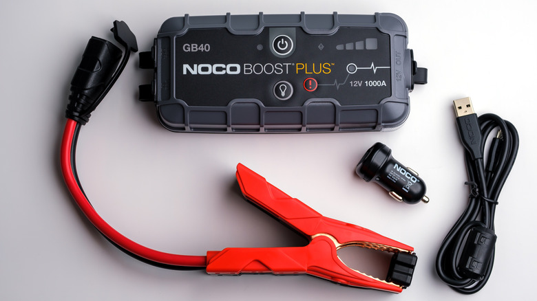 Car Jump Starter Noco Boost Plus GB40, and the content of the product box