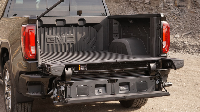 2025 GMC Sierra 1500 Denali Ultimate MultiPro tailgate