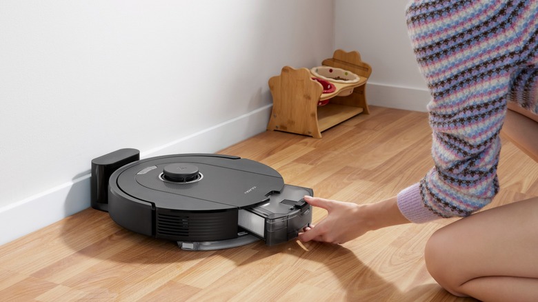 person using a Roborock Q5 Pro on a woodfloor