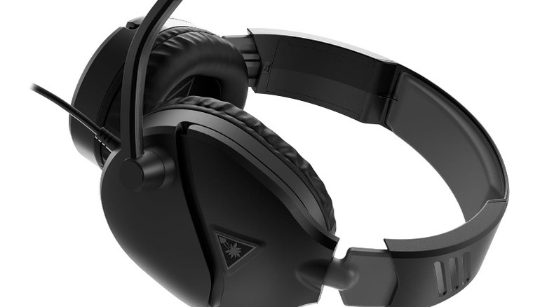 The black Turtle Beach Recon 70 headset.