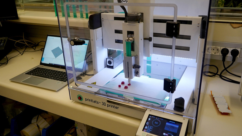 Machine for 3d printing medicines